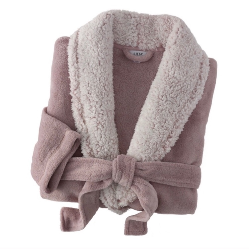 NEW Ulta beauty soft plush 1x robe in lilac!